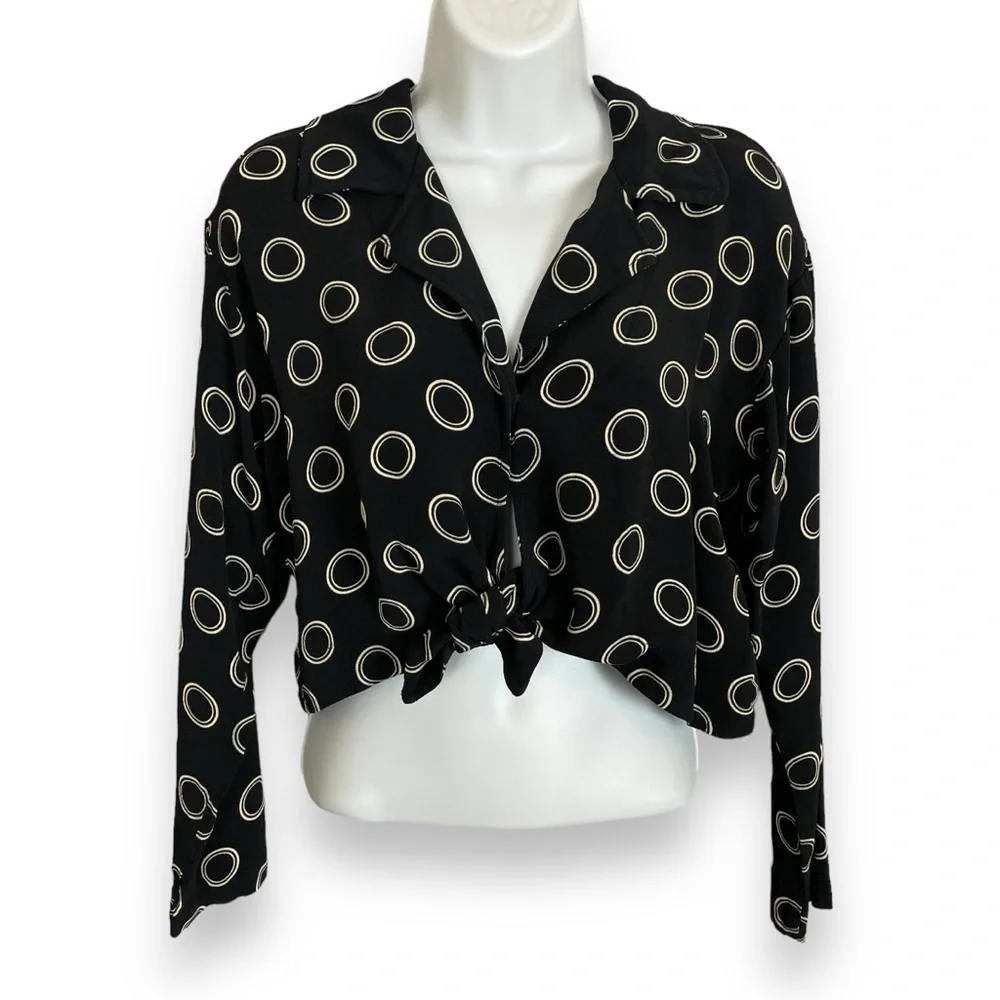 Betsey Johnson Cropped Blouse Black Circle Pattern Tie Front Rayon Size Medium - Picture 1 of 16